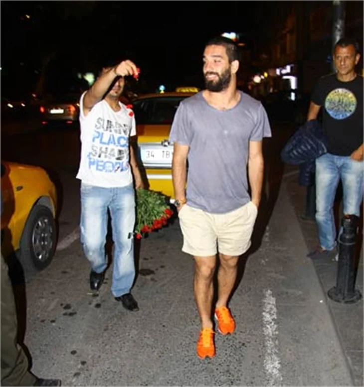 Arda Turan'ın yüzü neden kızardı?