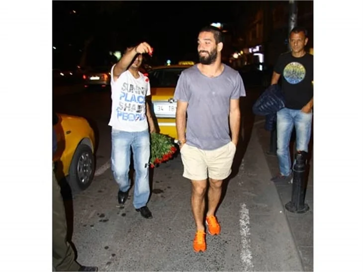 Arda Turan'ın yüzü neden kızardı?