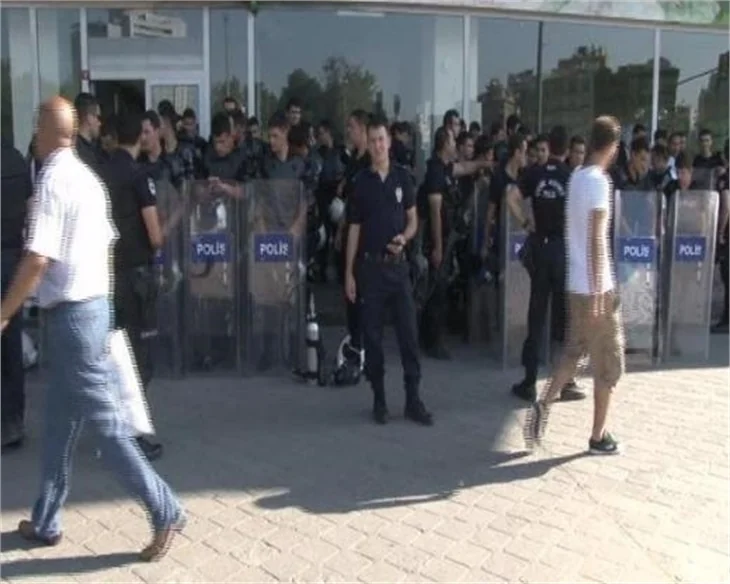 Taksim'de su savaşına polis müdahalesi!