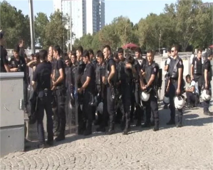 Taksim'de su savaşına polis müdahalesi!