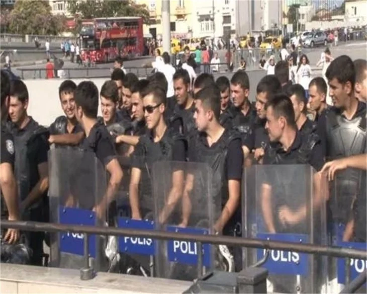 Taksim'de su savaşına polis müdahalesi!