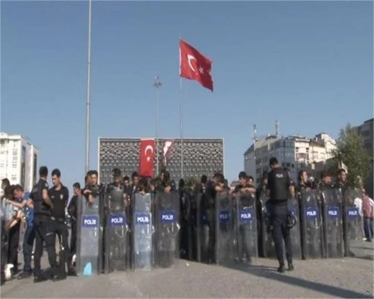 Taksim'de su savaşına polis müdahalesi!