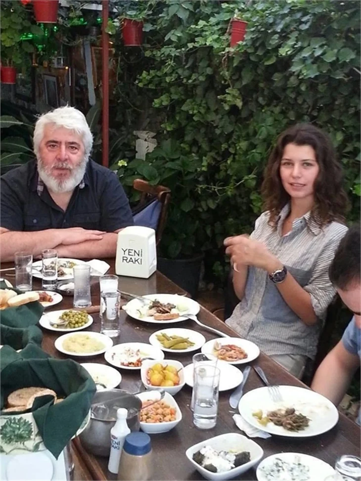 Beren Saat rolüne nasıl hazırlandı?