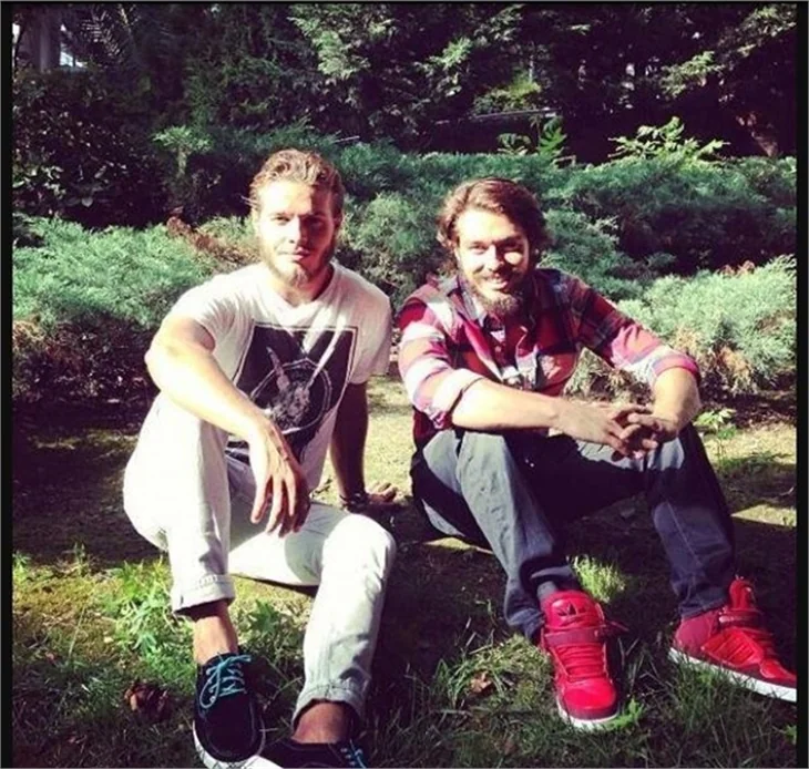 Murat ve Hilmi Cem aynı kıza aşık olursa..