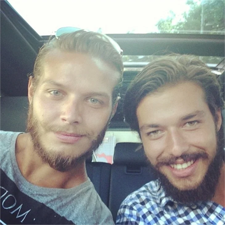 Murat ve Hilmi Cem aynı kıza aşık olursa..