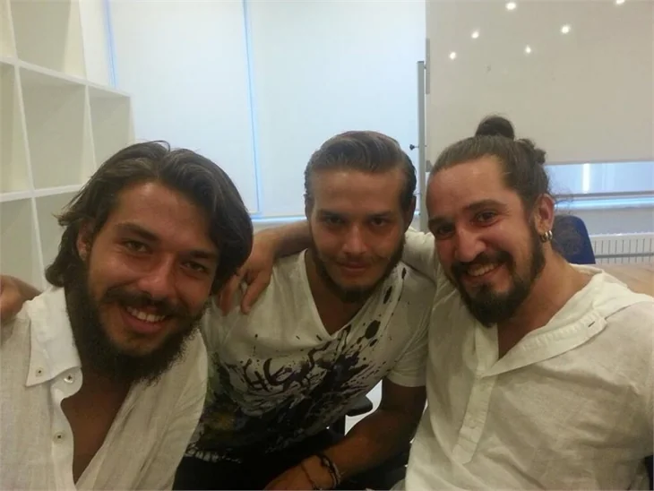 Murat ve Hilmi Cem aynı kıza aşık olursa..