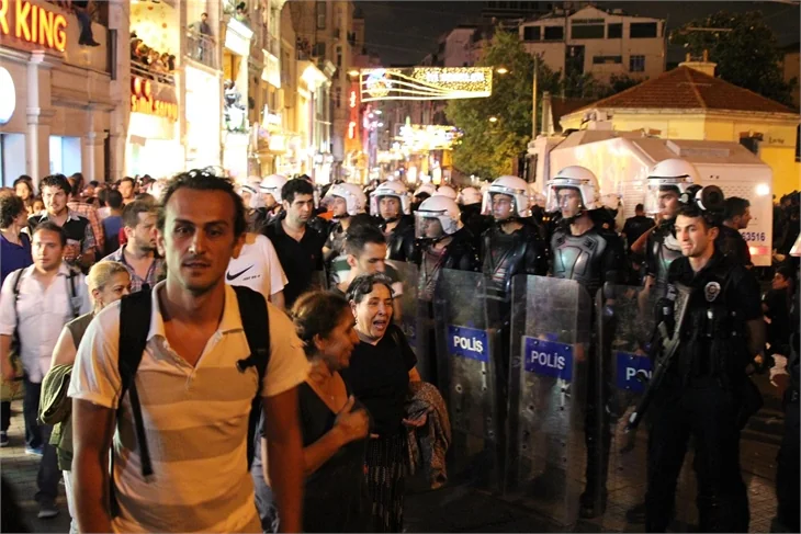 Göstericiler iftar sonrası Gezi Parkı'na akın etti!