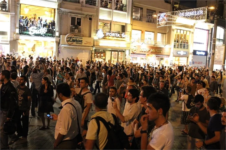 Göstericiler iftar sonrası Gezi Parkı'na akın etti!