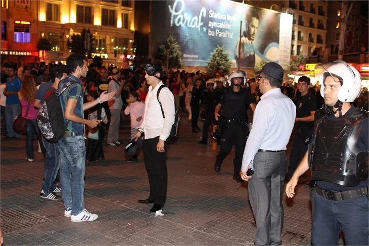 Göstericiler iftar sonrası Gezi Parkı'na akın etti!
