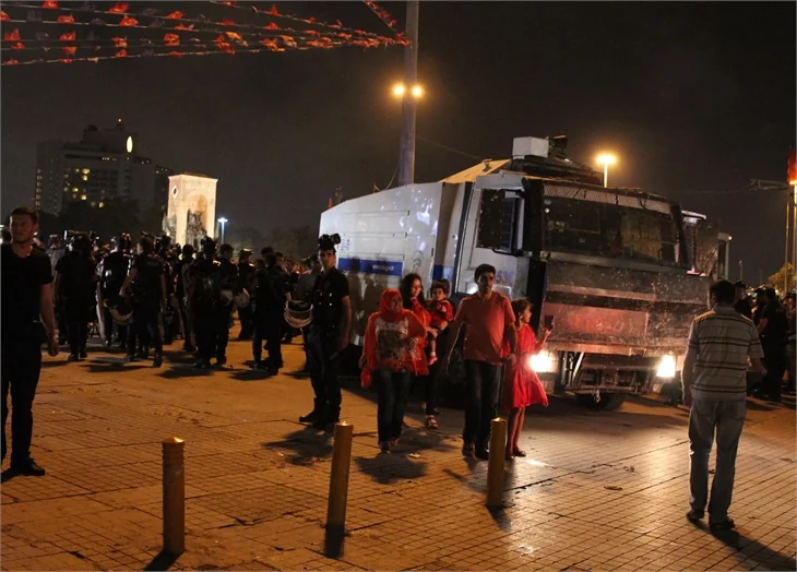 Göstericiler iftar sonrası Gezi Parkı'na akın etti!