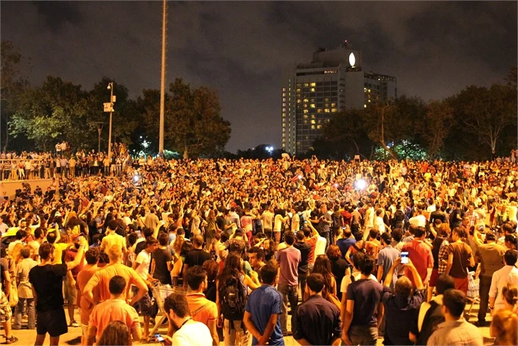 Göstericiler iftar sonrası Gezi Parkı'na akın etti!