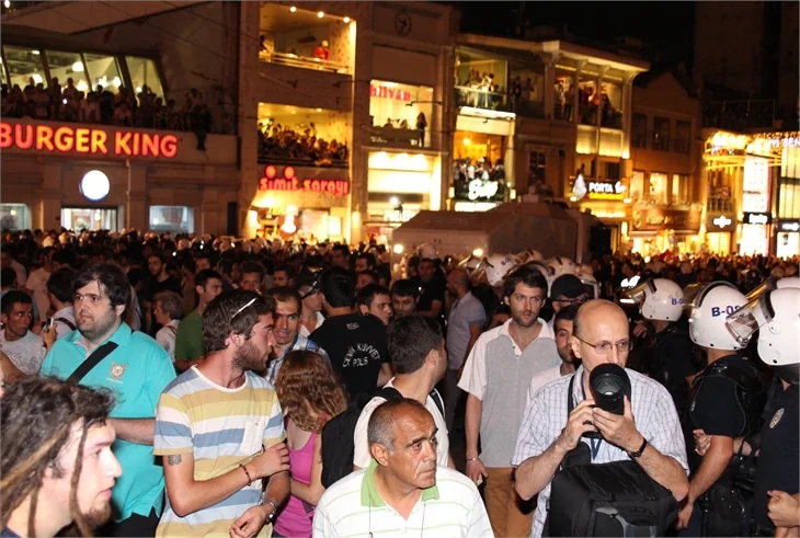 Göstericiler iftar sonrası Gezi Parkı'na akın etti!