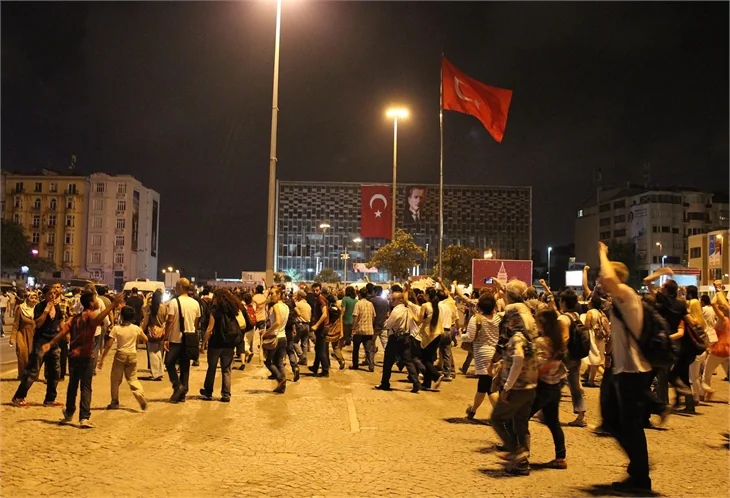 Göstericiler iftar sonrası Gezi Parkı'na akın etti!