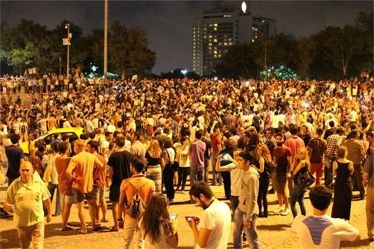 Göstericiler iftar sonrası Gezi Parkı'na akın etti!