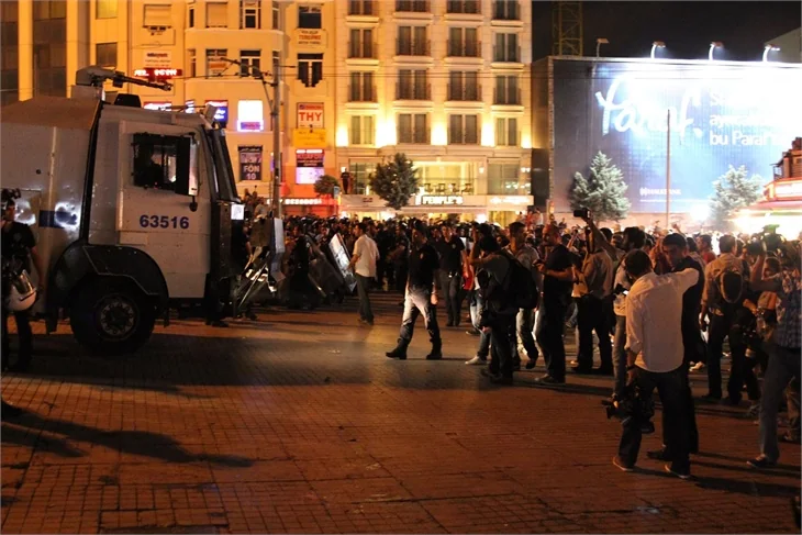 Göstericiler iftar sonrası Gezi Parkı'na akın etti!
