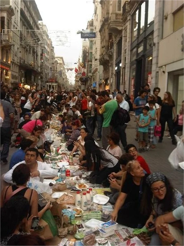 Taksim Meydanı'nda TOMA'lı iftar!