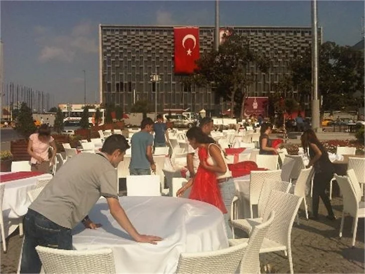 Taksim Meydanı'nda TOMA'lı iftar!