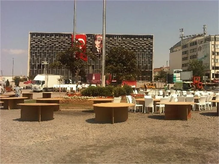 Taksim Meydanı'nda TOMA'lı iftar!