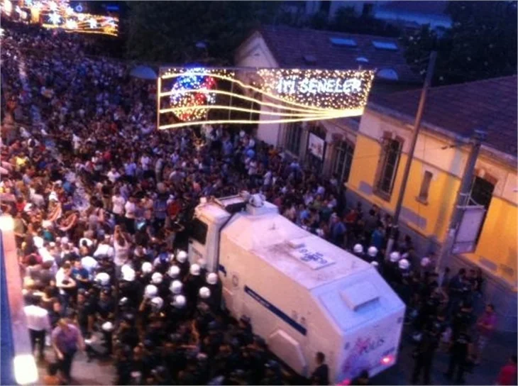 Taksim Meydanı'nda TOMA'lı iftar!