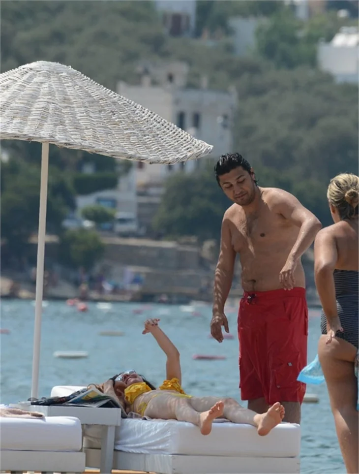 Sevgilisi Buket Saygı'nın yanından ayrılmıyor!