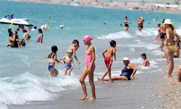 Antalya'da sıcak bunalttı