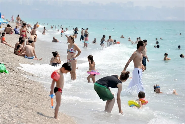 Antalya'da sıcak bunalttı