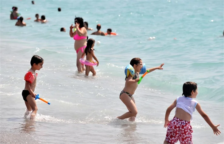 Antalya'da sıcak bunalttı