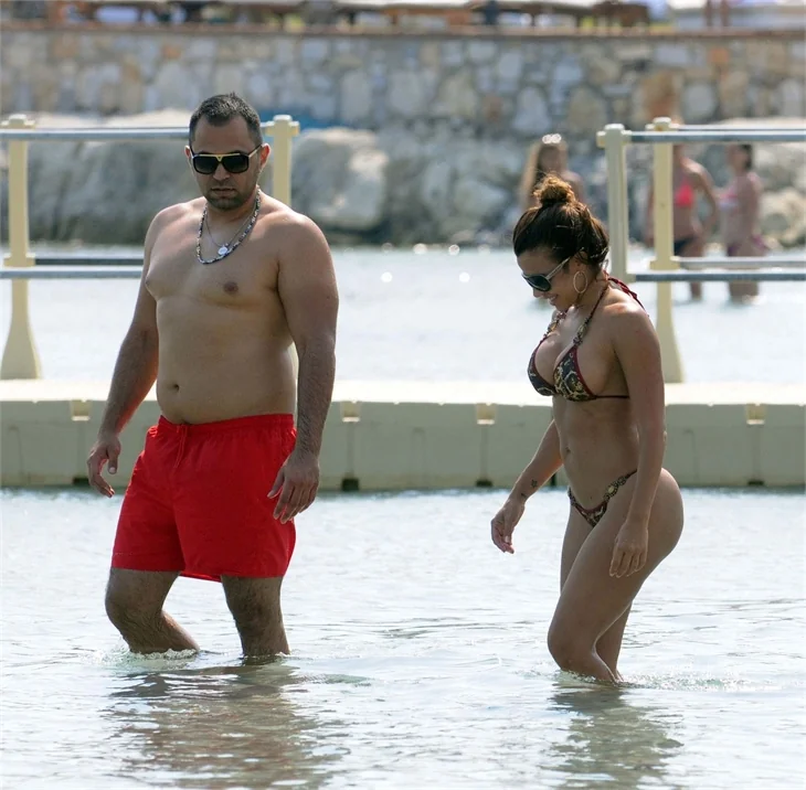 Vida Guerra'nın Çeşme tatili sürüyor