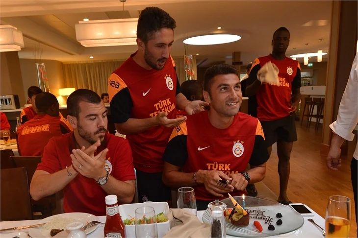 Kral'a İngiltere'de doğumgünü