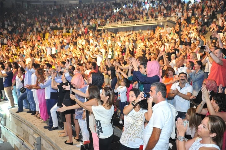 Ebru Gündeş'in Açıkhava şöleni...