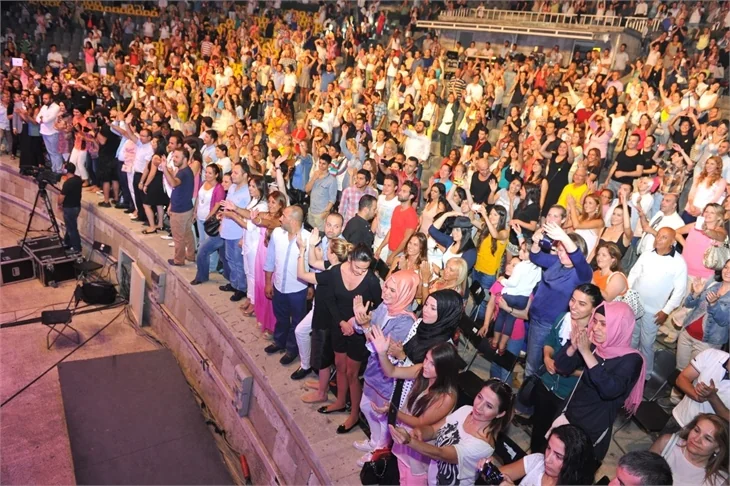 Ebru Gündeş'in Açıkhava şöleni...