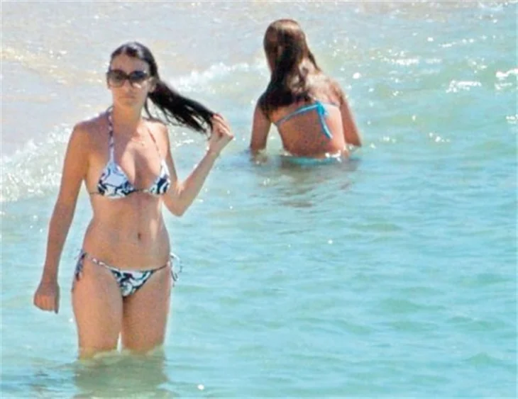 İşte bikinili sosyetikler!