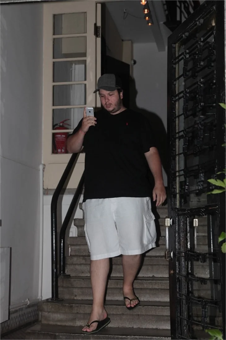 Şahan Gökbakar paparazziliğe iyice merak sardı!