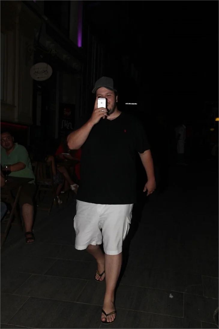 Şahan Gökbakar paparazziliğe iyice merak sardı!