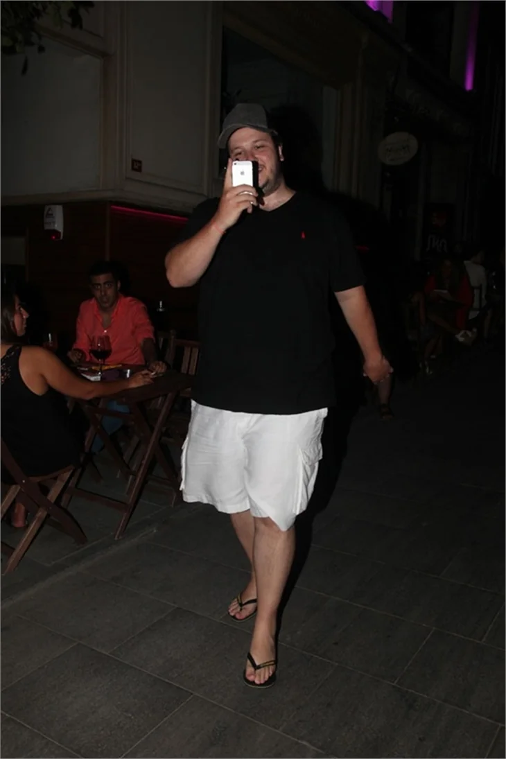 Şahan Gökbakar paparazziliğe iyice merak sardı!