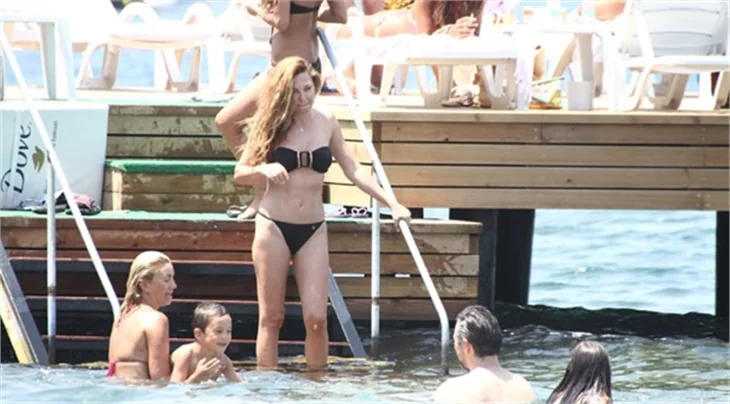 Sema Öztürk denize girmeye cesaret edemedi!
