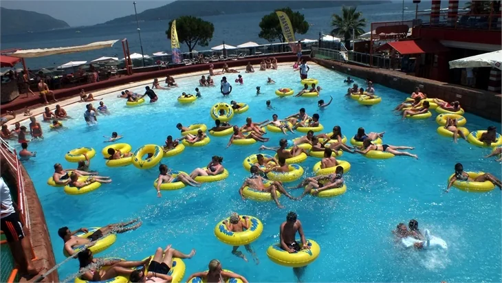 Marmaris cıvıl cıvıl...