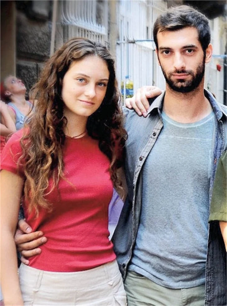 Kayıp Şehir'in güzeli sevgilisiyle tatilde...