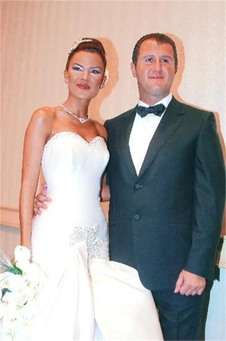 Özlem Yıldız da boşanıyor!