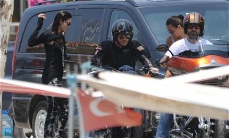 Fransız yenge Kıvanç Tatlıtuğ'a iltifatlar yağdırdı
