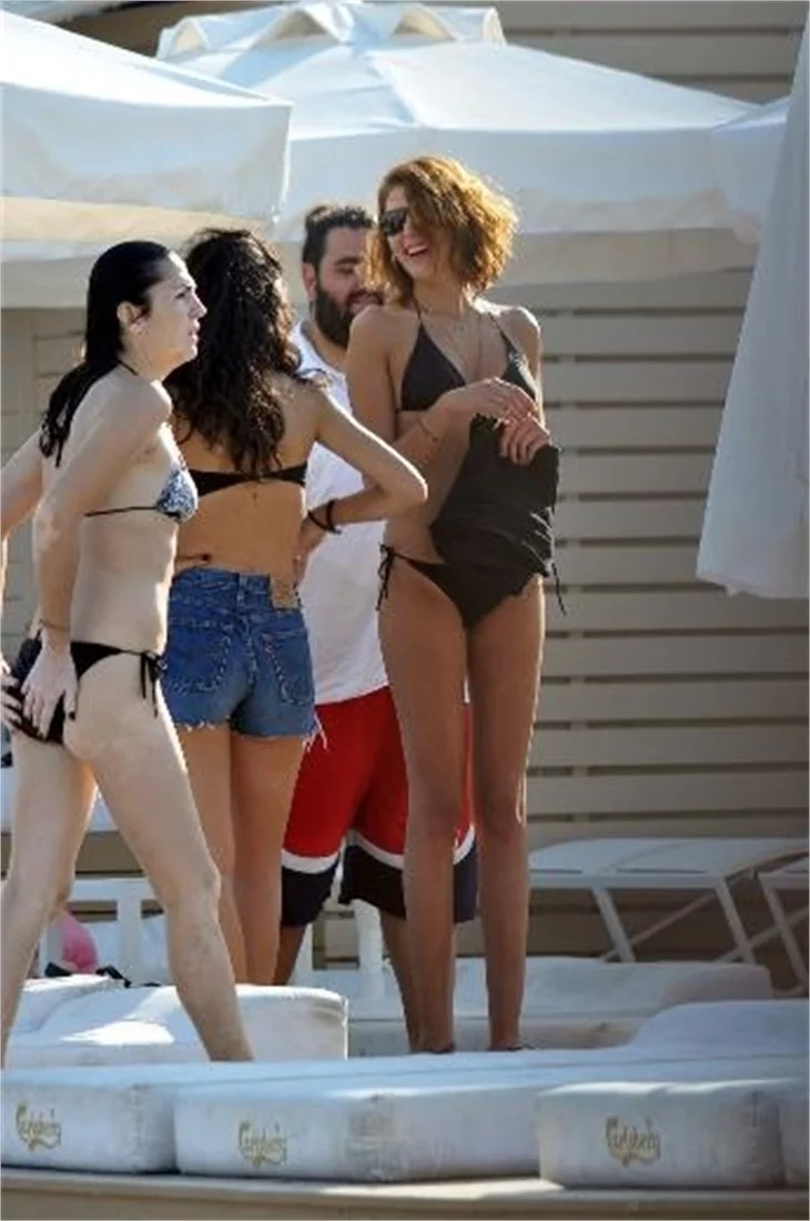 Senem de Çeşme'yi tercih etti