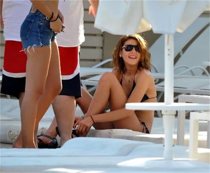 Senem de Çeşme'yi tercih etti