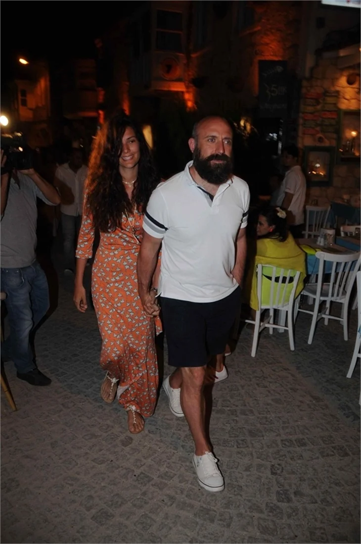 Halit Ergenç ile Bergüzar Korel'in Çeşme tatili bitti!