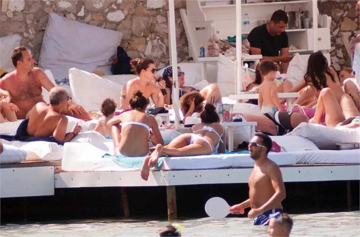 Çeşme'ye ünlü akını!