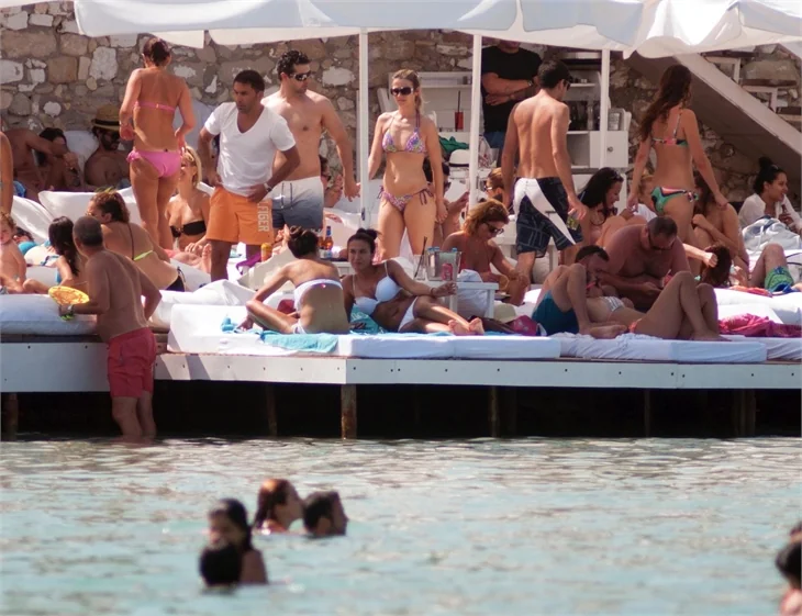 Çeşme'ye ünlü akını!