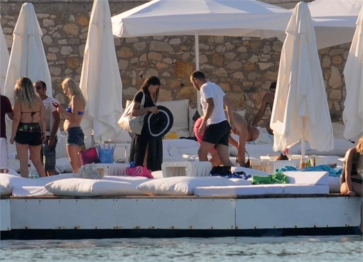Çeşme'ye ünlü akını!