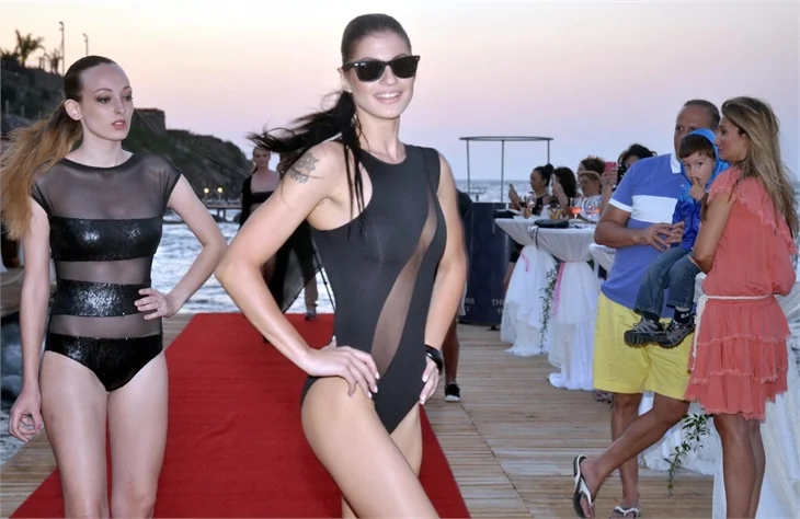 Bodrum'da siyah defile