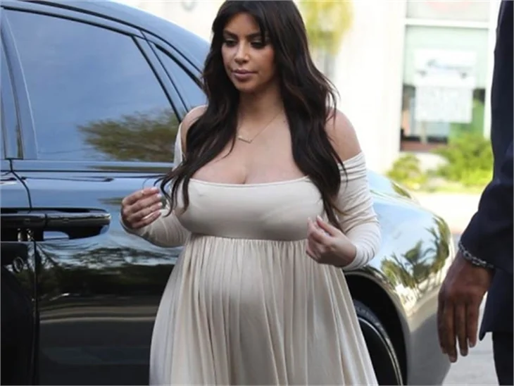 Kim Kardashian canlı yayında yine hayrete düşürdü!