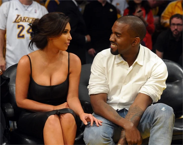 Kim Kardashian canlı yayında yine hayrete düşürdü!