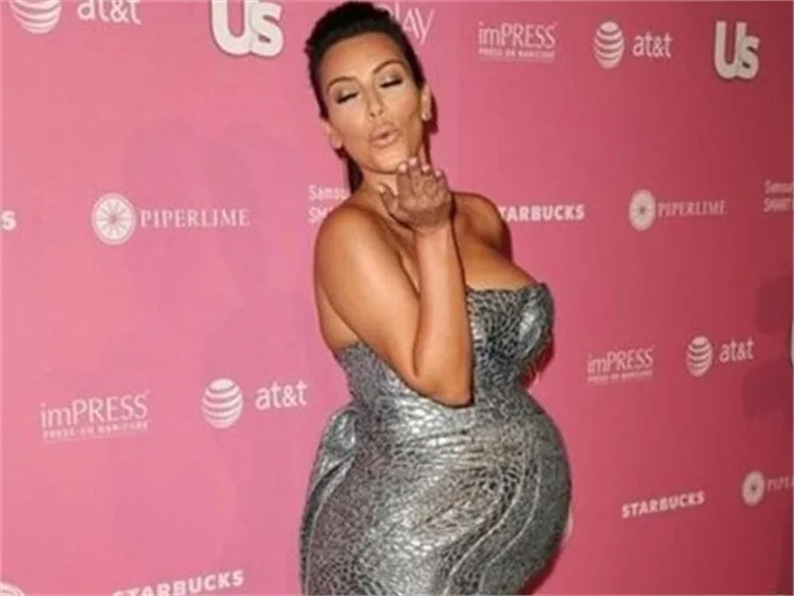 Kim Kardashian canlı yayında yine hayrete düşürdü!
